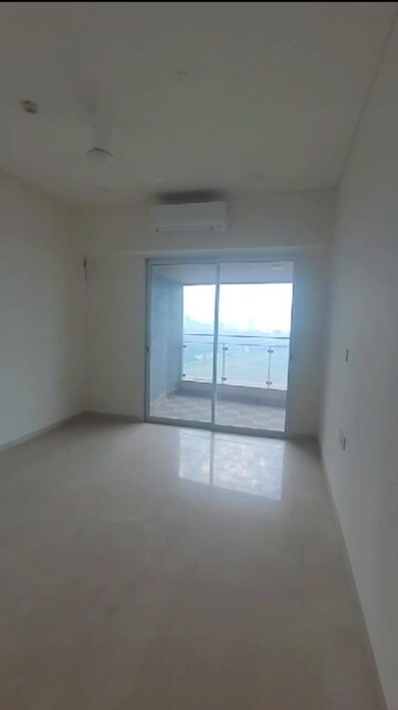 Room in 3 BHK Apartment at Lokhandwala Infrastructure Minerva, Mahalaxmi – for Rent