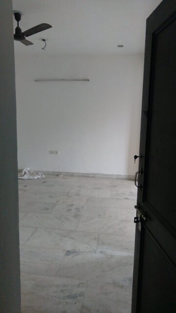 Room in 3.5 BHK Apartment at Ardee City Palm Grove Heights, Sector 52 – for Rent