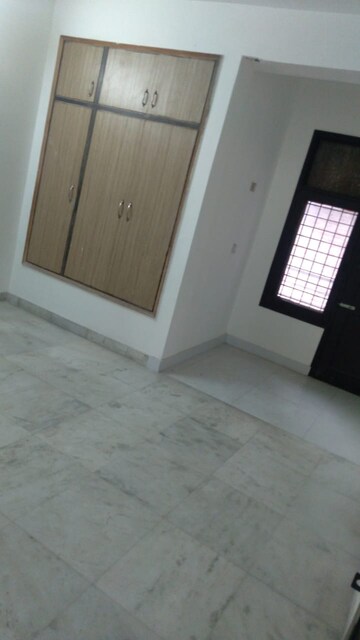 Room in 3.5 BHK Apartment at Ardee City Palm Grove Heights, Sector 52 – for Rent