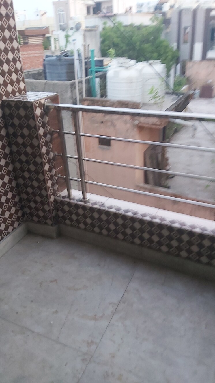 Balcony, mayur vihar 2.5 Bedroom 650 Sq.Ft. Builder Floor In Mayur Vihar Delhi 8094912