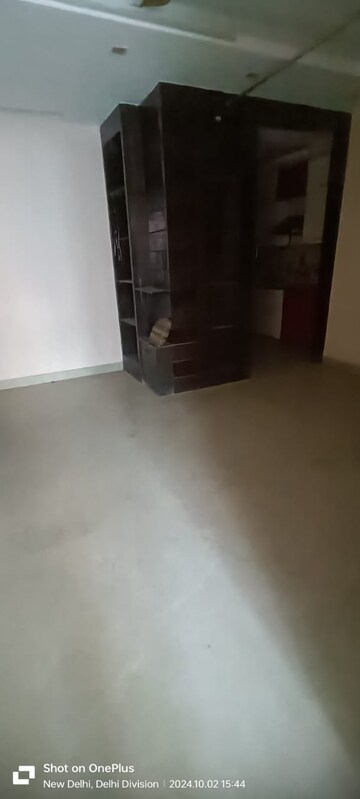 Room in 3 BHK Builder Floor at South Extension I – for Sale