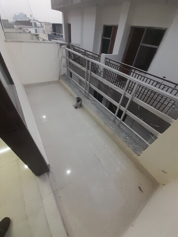 Kitchen in 1 BHK Builder Floor at DLF City Phase III, Sector 24 – for Rent