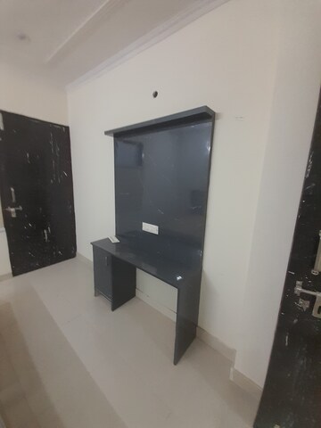 Furnished Amenities in 1 BHK Builder Floor at DLF City Phase III, Sector 24 – for Rent