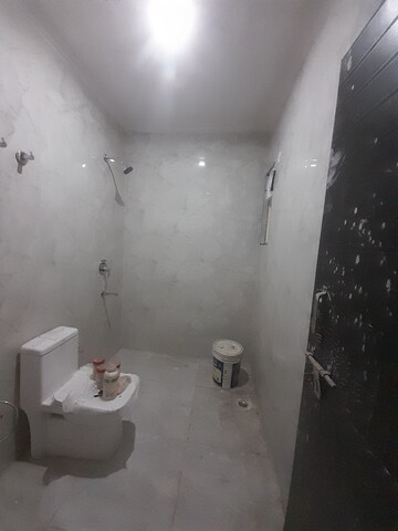 Bathroom in 1 BHK Builder Floor at DLF City Phase III, Sector 24 – for Rent
