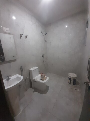 Bathroom in 1 BHK Builder Floor at DLF City Phase III, Sector 24 – for Rent
