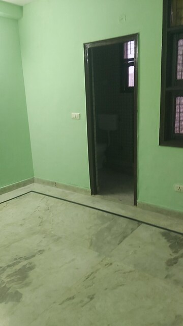 Furnished Amenities in 2.5 BHK Builder Floor at Mayur Vihar – for Sale