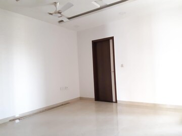 Room in 2 BHK Builder Floor at Gomti Nagar – for Rent