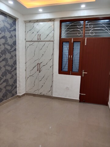 Room in 3 BHK Builder Floor at A and M Shakti Plaza, Shakti Khand Iii – for Rent