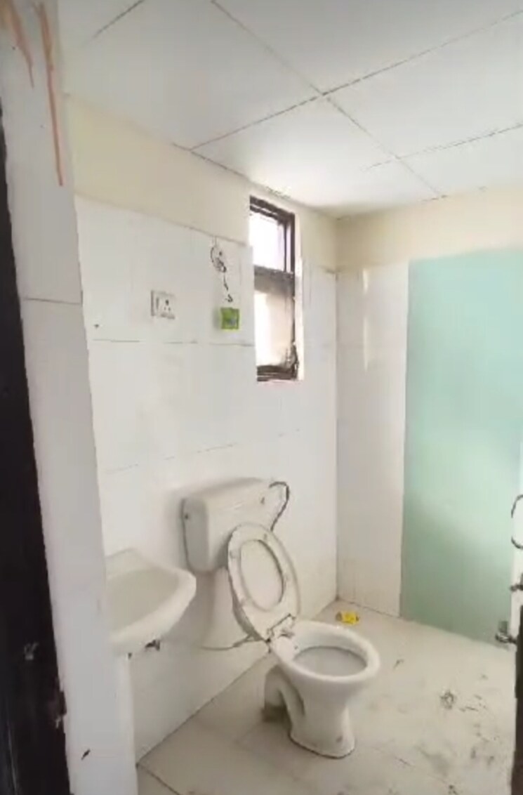 Bathroom, high-end-paradise-ii 3 Bedroom 1175 Sq.Ft. Apartment In Raj Nagar Extension Ghaziabad 8094972