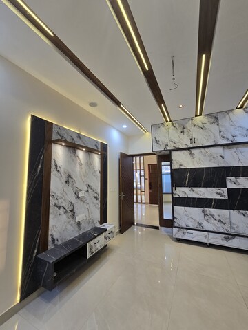 Room in 4 BHK Builder Floor at Omaxe New Chandigarh, North Mullanpur – for Rent