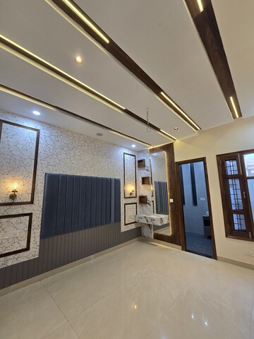 Room in 4 BHK Builder Floor at Omaxe New Chandigarh, North Mullanpur – for Rent