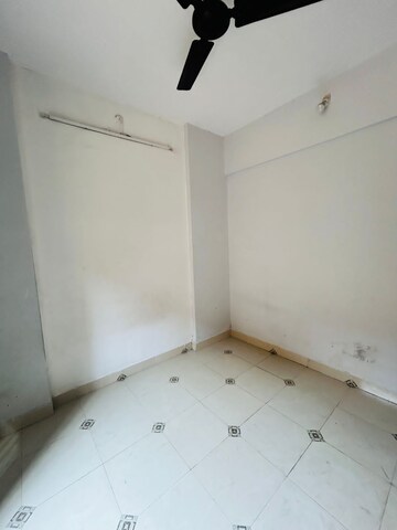 Room in 2 BHK Apartment at Seawoods – for Rent