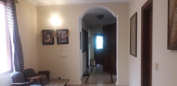 Furnished Amenities in 4 BHK Builder Floor at Panchsheel Park – for Rent