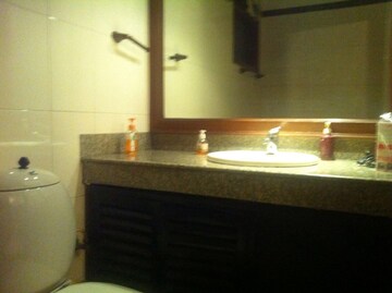 Furnished Amenities in 4 BHK Builder Floor at Panchsheel Park – for Rent