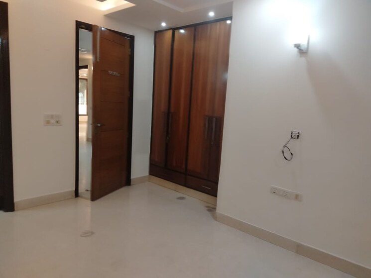 Room, greater kailash part 3 3 Bedroom 217 Sq.Yd. Builder Floor In Greater Kailash Part 3 Delhi 8095009