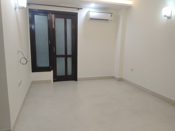 Room, greater kailash part 3 3 Bedroom 217 Sq.Yd. Builder Floor In Greater Kailash Part 3 Delhi 8095009