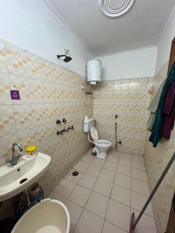 Bathroom in 2.5 BHK Independent House at Sector 46 – for Rent