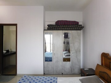 Furnished Amenities in 2 BHK Apartment at Rustomjee Urbania Aurelia, Majiwada – for Rent