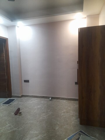 Room in 3 BHK Independent House at Sector 49 – for Rent