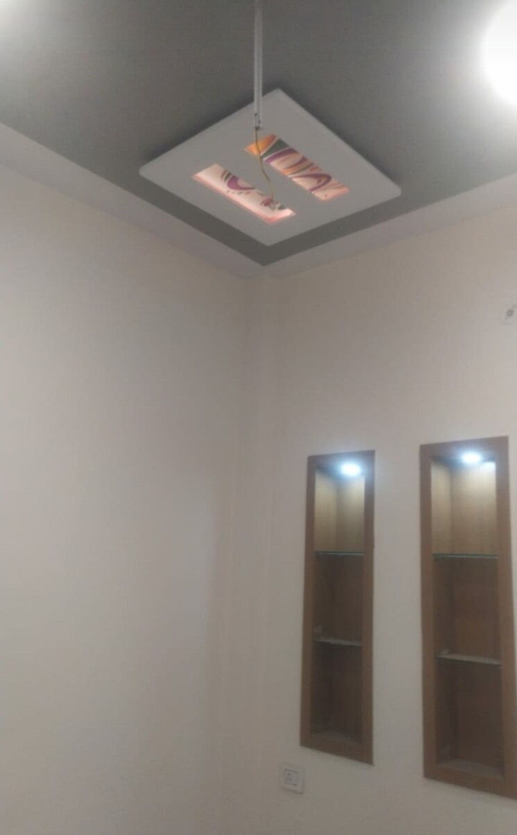 Room, indira nagar 3 Bedroom 800 Sq.Ft. Villa In Indira Nagar Lucknow 8095045