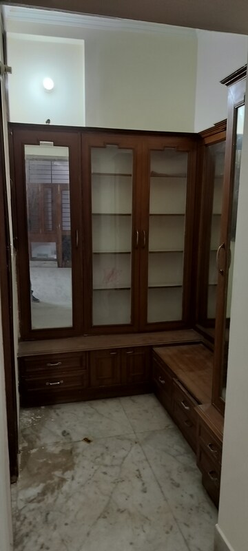 Room in 3 BHK Independent House at RWA Apartments Sector 40, Sector 40 – for Rent