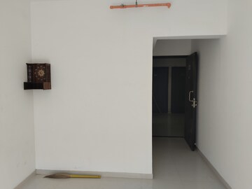 1 BHK Apartment For Rent in UK Iridium, Kandivali East
