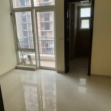 Room in 3.5 BHK Apartment at Omaxe R2, Sarsawan – for Sale