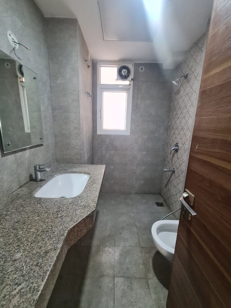 Bathroom, shalimar-vista 2 Bedroom 1250 Sq.Ft. Apartment In Gomti Nagar Lucknow 8095141