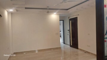 Room in 3.5 BHK Builder Floor at Paschim Vihar – for Rent