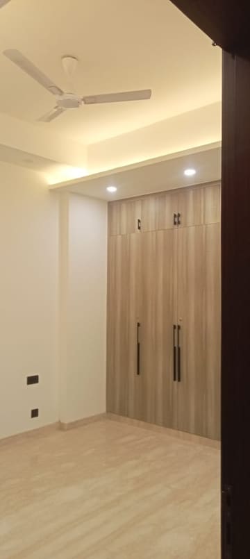 Building Lobby in 2.5 BHK Builder Floor at Paschim Vihar – for Rent