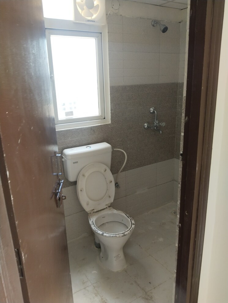 Bathroom, signature-global-synera 2 Bedroom 735 Sq.Ft. Apartment In Sector 81 Gurgaon 8095184