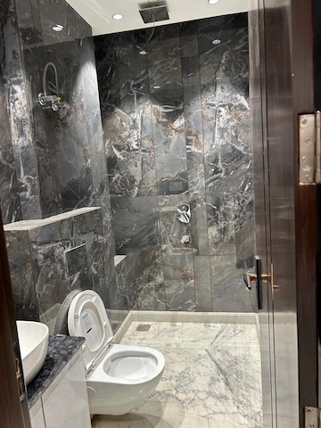 Attached Bathroom in 2 BHK Builder Floor at Paschim Vihar – for Rent