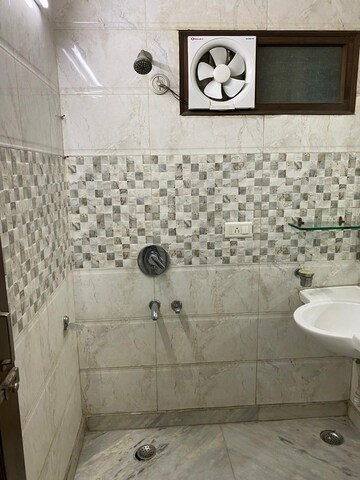 Attached Bathroom in 2 BHK Builder Floor at Paschim Vihar – for Rent