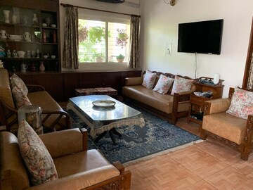 Living Room in 2 BHK Builder Floor at Lajpat Nagar ii – for Rent