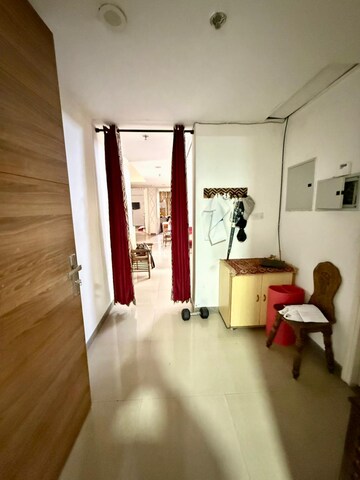 Living Room in 3.5 BHK Apartment at Sector 20 – for Rent