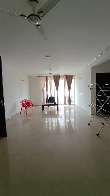 Room in 3 BHK Apartment at Pakhowal Road – for Rent
