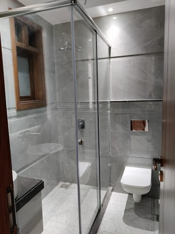 Attached Bathroom in 4 BHK Builder Floor at Paschim Vihar – for Rent