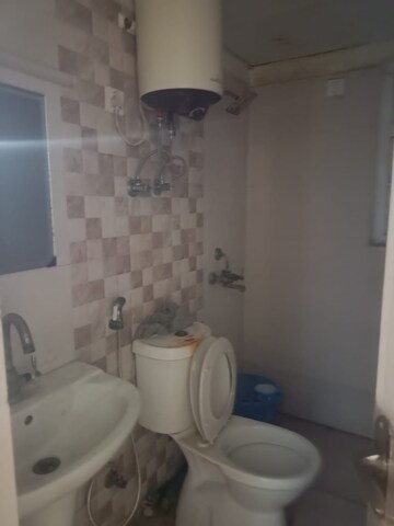 Bathroom in 3 BHK Apartment at Amrapali Silicon City, Sector 76 – for Rent