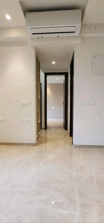 Room in 1 BHK Apartment at Hiranandani Regent Hill, Powai – for Rent