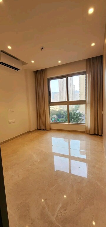 Room in 1 BHK Apartment at Hiranandani Regent Hill, Powai – for Rent