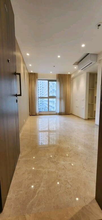 Room in 1 BHK Apartment at Hiranandani Regent Hill, Powai – for Rent