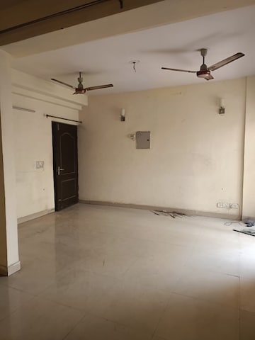 Room in 3 BHK Apartment at Gardenia Golf City, Sector 75 – for Rent