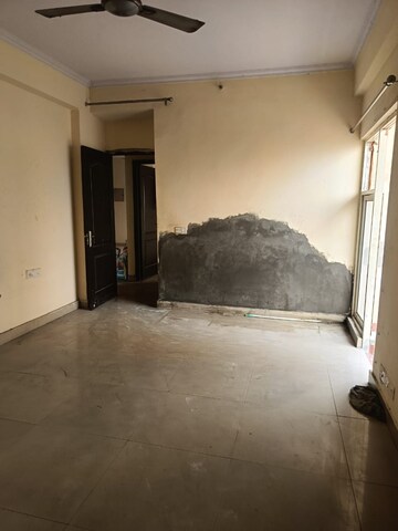 Room in 3 BHK Apartment at Gardenia Golf City, Sector 75 – for Rent