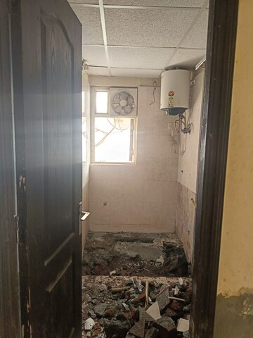 Bathroom in 3 BHK Apartment at Gardenia Golf City, Sector 75 – for Rent
