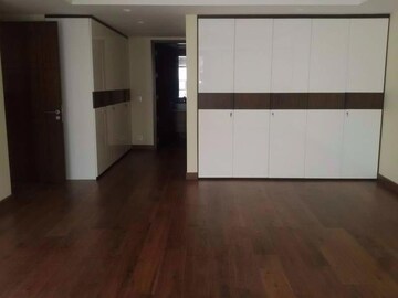 Room in 4 BHK Builder Floor at Greater Kailash I – for Rent