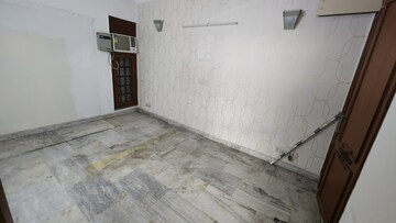 Room in 3 BHK Builder Floor at Greater Kailash I – for Rent