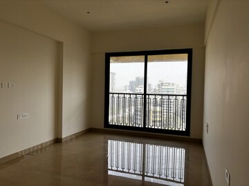Room in 4 BHK Apartment at Mirchandani Triton, Santacruz West – for Rent