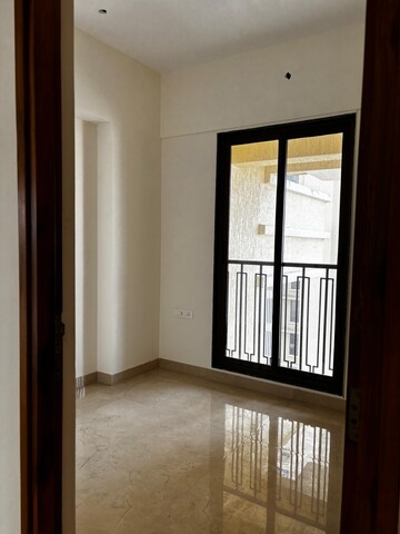 Room in 3 BHK Apartment at Mirchandani Triton, Santacruz West – for Rent