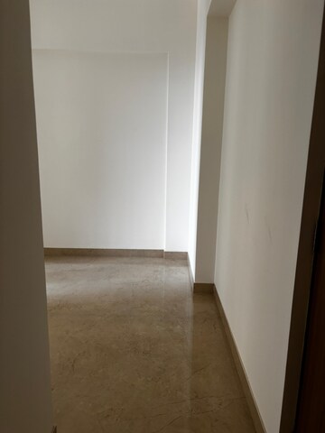 Room in 3 BHK Apartment at Mirchandani Triton, Santacruz West – for Rent