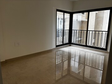 Room in 3 BHK Apartment at Mirchandani Triton, Santacruz West – for Rent